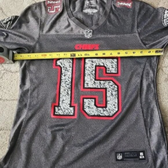 Patrick Mahomes #15 Kansas City Chiefs NFL Pro Line Grey Jersey - Picture 3 of 3